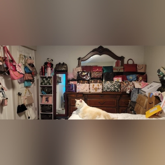 Meet your Posher, Kristy - Picture 2 of 2